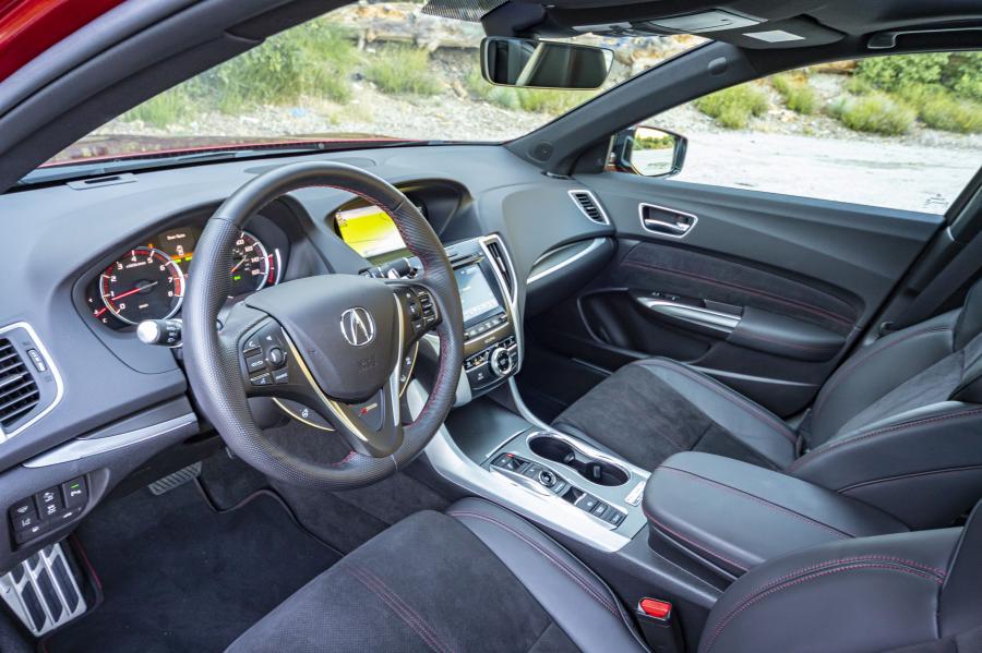 Интерьер Acura TLX PMC Edition 2019 года  (фото 25 из 41)